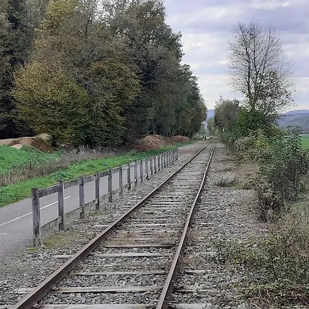 A L'Oree Du Bois 