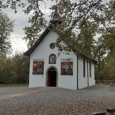 A L'Oree Du Bois 
